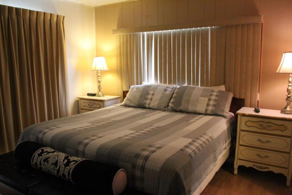Lakeshore Motel
