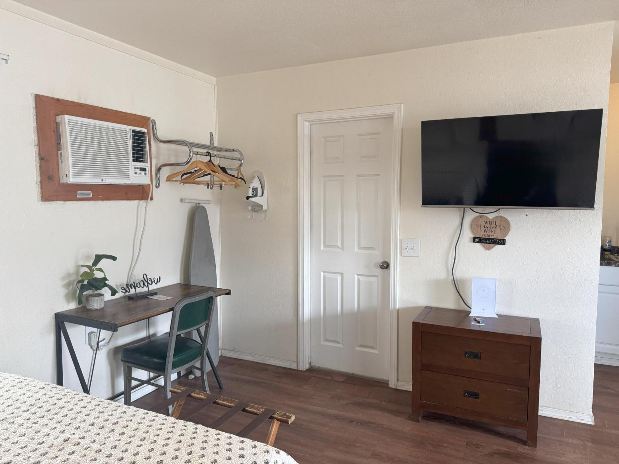 Lakeshore Motel