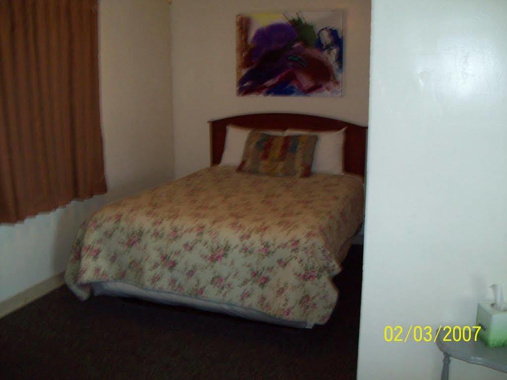 Lakeshore Motel